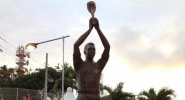Foto: Divulgação/Arquivo/Estátua de Pelé na Fonte Nova