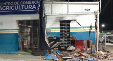 132785,caixa-eletronico-e-explodido-por-homens-armados-no-interior-da-bahia-3