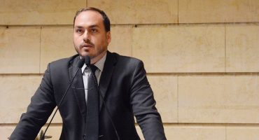 145670,pf-suspeita-que-carlos-bolsonaro-utilizava-assessores-para-obter-informacoes-da-abin-3