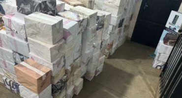 145859,policia-apreende-milhares-de-fogos-de-artificio-em-estrada-na-bahia-3