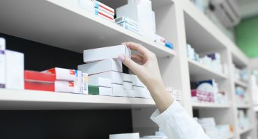 148080,medicamentos-ficam-45-mais-caros-a-partir-deste-domingo-3