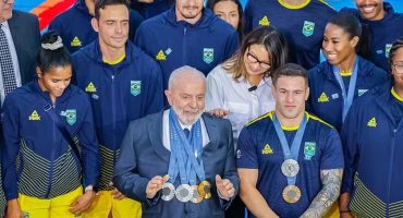 154488,lula-recebe-atletas-que-participaram-dos-jogos-de-paris-2024-no-planalto-3