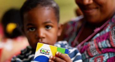 181459,caixa-paga-bolsa-familia-a-beneficiarios-com-nis-de-final-5-3