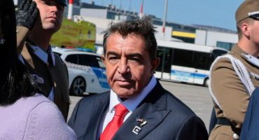 181539,essa-raca-maldita-de-brasileiras-diz-conselheiro-de-trump-durante-entrevista-3