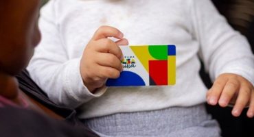 181637,caixa-paga-bolsa-familia-a-beneficiarios-com-nis-de-final-7-3