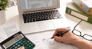 182241,renda-media-dos-brasileiros-atinge-recorde-de-r-3367-em-2025-aponta-ibge-3