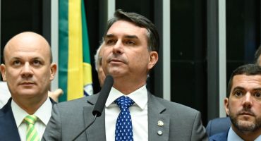 183772,pt-pede-ao-stf-e-a-pf-investigacao-sobre-possivel-caixa-2-em-filme-ligado-a-flavio-bolsonaro-3