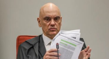 184014,moraes-da-24-horas-para-bolsonaro-explicar-arma-apreendida-em-blitz-3
