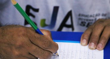 184195,analfabetismo-no-brasil-cai-para-menos-de-5-pela-primeira-vez-aponta-ibge-3