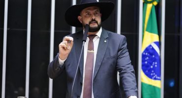 185026,lideranca-bolsonarista-ze-trovao-critica-bolsonaro-por-prisoes-apos-o-8-de-janeiro-covarde-3