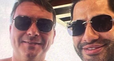 185439,foto-mostra-flavio-bolsonaro-ao-lado-de-sicario-de-daniel-vorcaro-3