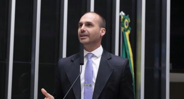 188641,ministerio-da-justica-demite-eduardo-bolsonaro-de-cargo-na-pf-3