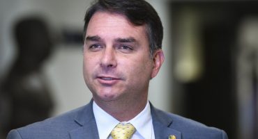 190073,proposta-de-flavio-bolsonaro-sugere-substituir-servidor-publico-por-inteligencia-artificial-3