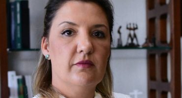 66029,coordenadora-de-flavio-bolsonaro-cita-previdencia-e-salario-minimo-ao-defender-cortes-de-gastos-0