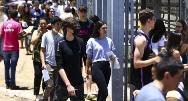 Candidatos comparecem a local de prova para a primeira etapa do Exame Nacional do Ensino Médio (Enem) 2022.