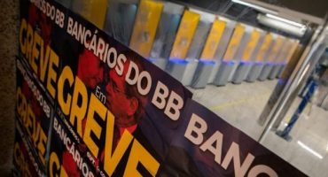 Funcionarios-do-Banco-do-Brasil-fazem-greve5-600x400